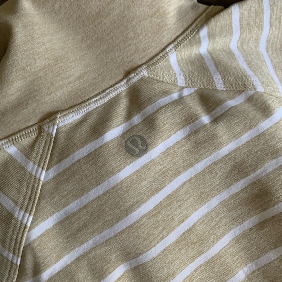 Like new Lululemon zipper layer jacket - Picture 4 of 8